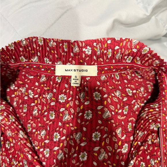 Max Studio Red Floral Peasant Blouse - Picture 2 of 4